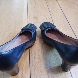Clarks Artisan Avelyn Soul black leather pump (size 6M)